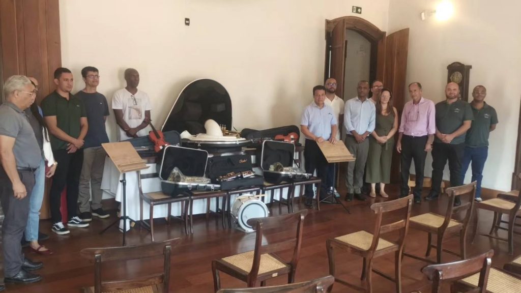 MÚSICA: INSTRUMENTOS MUSICAIS E ACESSÓRIOS SÃO ENTREGUES A BANDAS SABARENSES PELA FUNARTE, EM PARCERIA COM A PREFEITURA DE SABARÁ