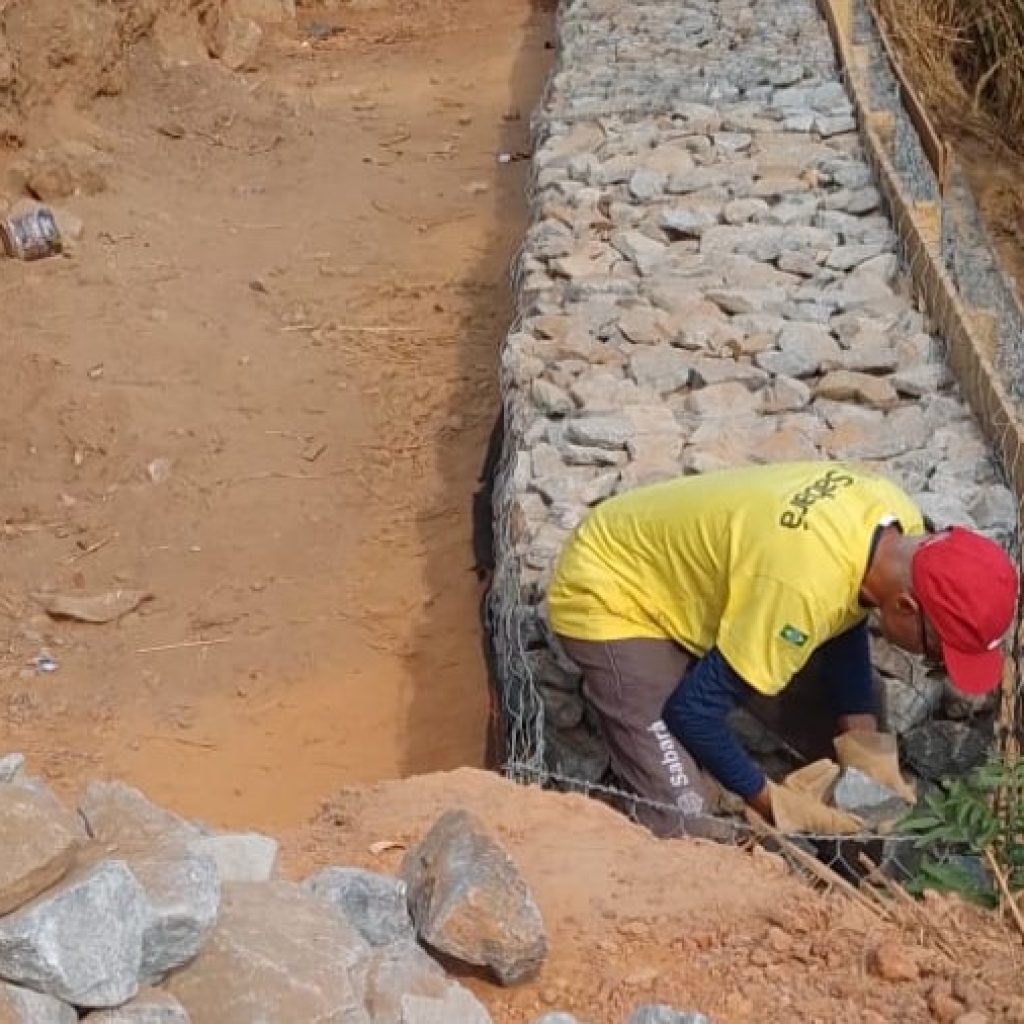 OBRA: CONSTRUÇÃO DO GABIÃO NA AVENIDA JUJUCA ENTRA NA RETA FINAL