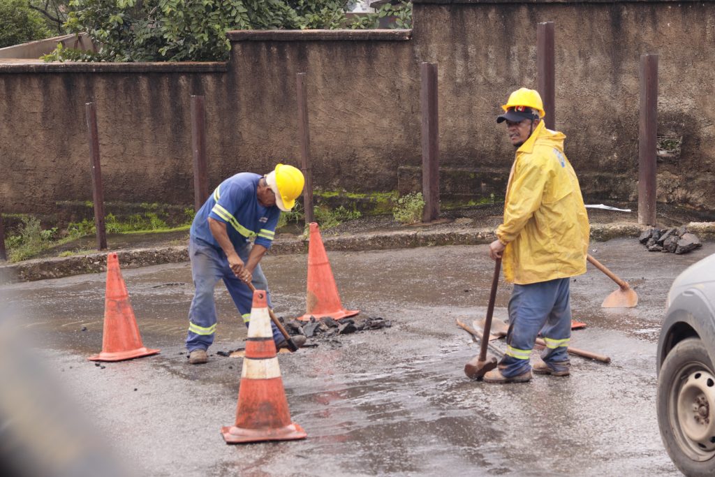 Operação “Mãos à Obra” em Sabará completa uma semana e retira 2,5 toneladas de lixo das ruas