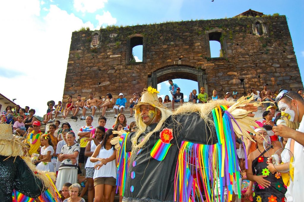 CONHEÇA AS HISTÓRIAS DOS BLOCOS CARNAVALESCOS DE SABARÁ