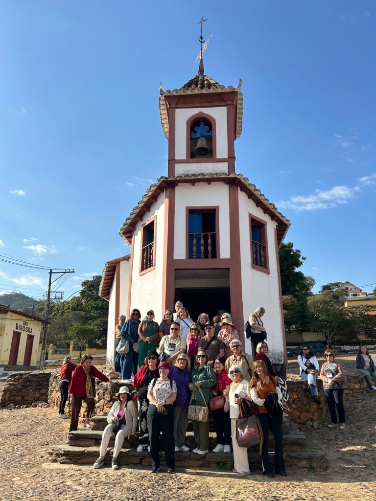 RIQUEZAS CULTURAIS DE SABARÁ ENCANTAM TURISTAS DA MELHOR IDADE