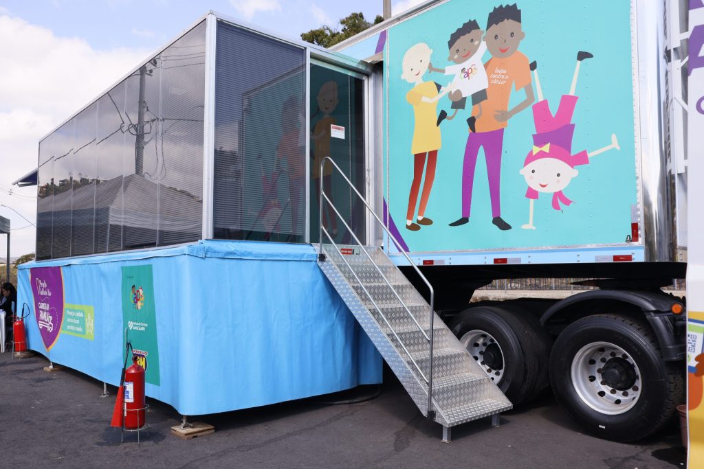 SABARÁ RECEBE CARRETA DA FAMÍLIA PARA RASTREAMENTO DE CÂNCER DE MAMA, PELE E PULMÃO